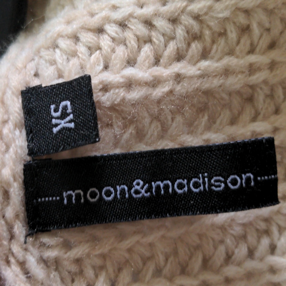 Sweater - Picture 4 of 6